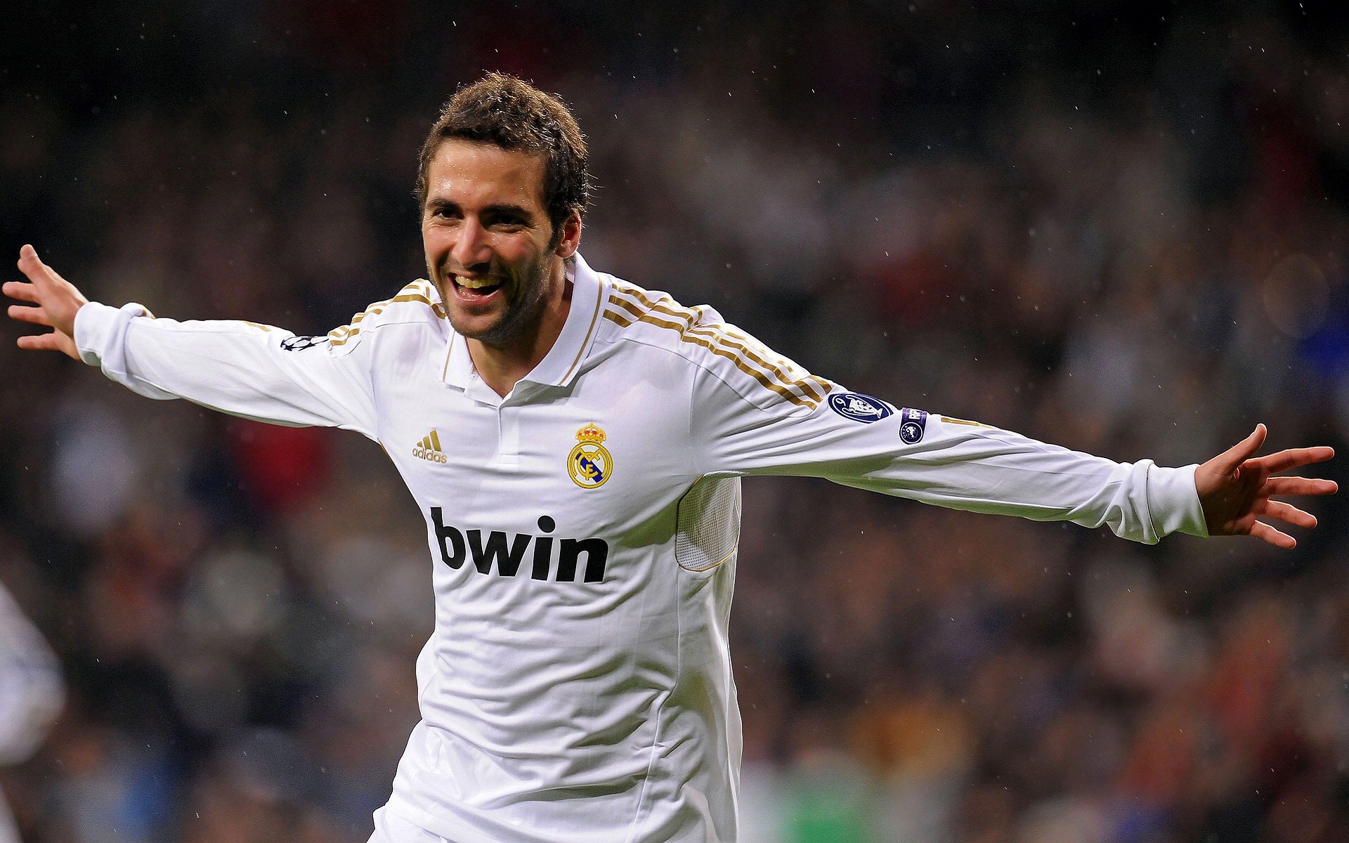 国内外裁判培训交流推动执法水准全面提升，境外裁判